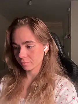 SkyBriii online show from 10-20-25, 03:01