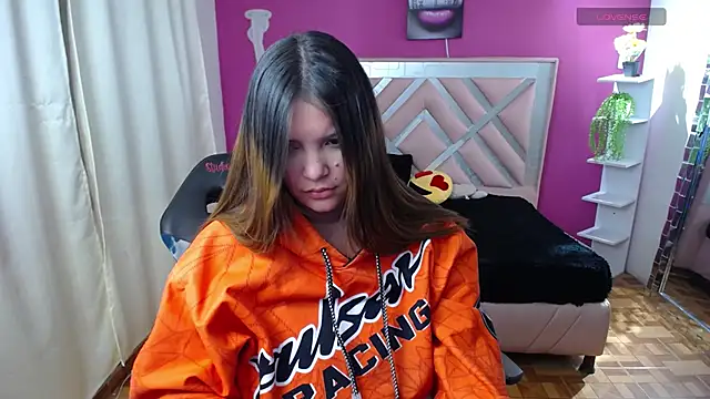 brithany smiith  online show from 12-31-24, 04:27