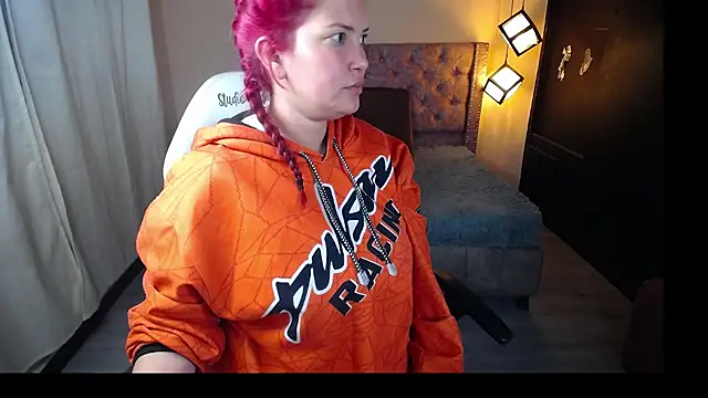 brithany smiith  online show from 02-06-25, 04:10