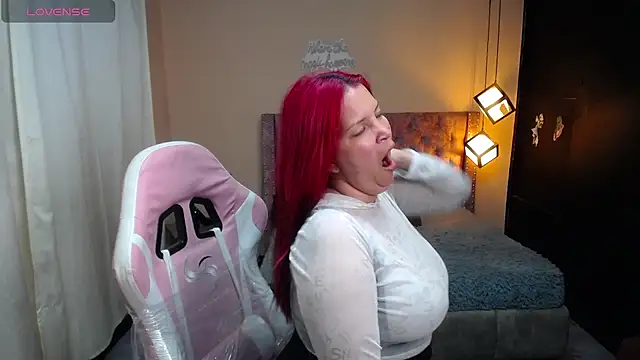 brithany smiith  online show from 02-19-25, 02:23