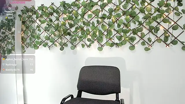 Madeleine  w online show from 03-20-25, 05:04