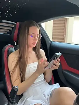 Snapshot of AlyseReuse chatting on 10-14-25, 03:13 AlyseReuse online show from 10-14-25, 03:13