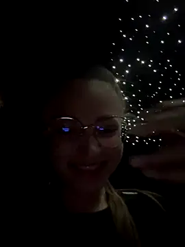 Snapshot of AlyseReuse chatting on 10-16-25, 04:19 AlyseReuse online show from 10-16-25, 04:19