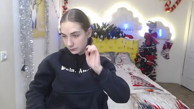 Snapshot of NikaStark_ chatting on 12-12-24, 11:03 NikaStark online show from 12-12-24, 11:03