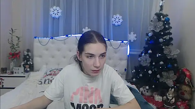 Snapshot of NikaStark_ chatting on 12-14-24, 02:45 NikaStark online show from 12-14-24, 02:45