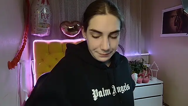 Snapshot of NikaStark_ chatting on 03-01-25, 07:15 NikaStark online show from 03-01-25, 07:15