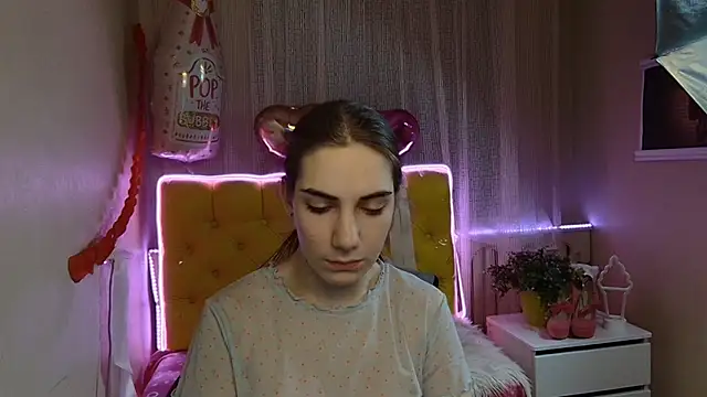 Snapshot of NikaStark_ chatting on 03-05-25, 02:14 NikaStark online show from 03-05-25, 02:14