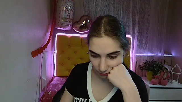 Snapshot of NikaStark_ chatting on 03-09-25, 01:35 NikaStark online show from 03-09-25, 01:35