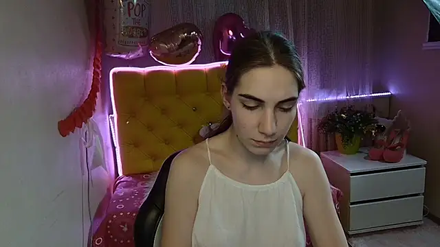 Snapshot of NikaStark_ chatting on 03-19-25, 02:48 NikaStark online show from 03-19-25, 02:48