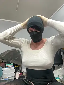 UtopianMisfit1 online show from 04-10-26, 08:30