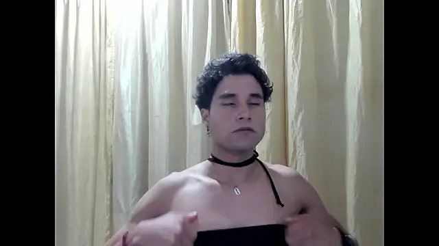 Snapshot of SophiaLevis chatting on 04-10-26, 12:16 SophiaLevis online show from 04-10-26, 12:16