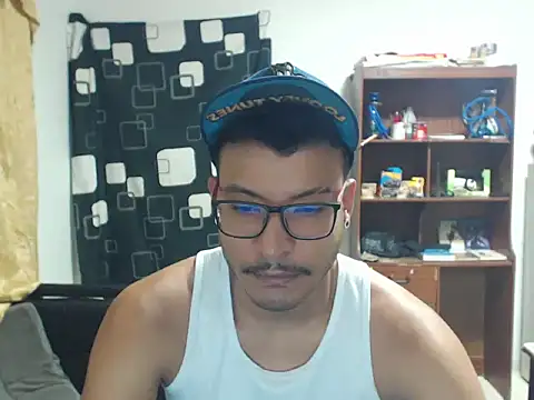 Snapshot of CharlesLeeRay chatting on 10-17-25, 02:59 CharlesLeeRay online show from 10-17-25, 02:59