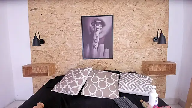 Elizabeth Santos online show from 02-20-25, 02:18