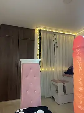 Snapshot of lina_pink chatting on 02-26-26, 03:05 lina pink online show from 02-26-26, 03:05