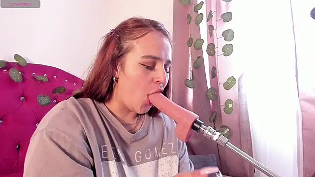 Snapshot of evy_orange1 chatting on 12-01-24, 07:36 evy orange1 online show from 12-01-24, 07:36