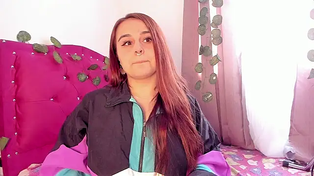 Snapshot of evy_orange1 chatting on 12-06-24, 05:11 evy orange1 online show from 12-06-24, 05:11