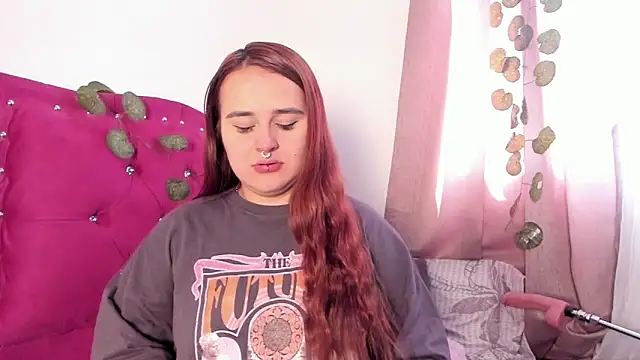 Snapshot of evy_orange1 chatting on 12-13-24, 02:49 evy orange1 online show from 12-13-24, 02:49