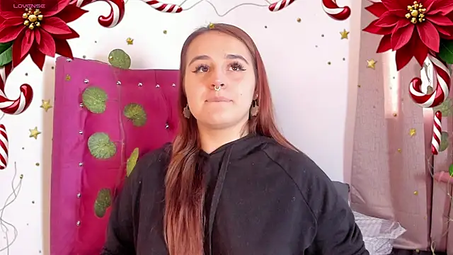 Snapshot of evy_orange1 chatting on 12-27-24, 04:43 evy orange1 online show from 12-27-24, 04:43