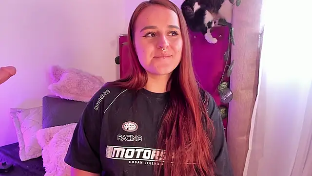 Snapshot of evy_orange1 chatting on 01-28-25, 08:47 evy orange1 online show from 01-28-25, 08:47