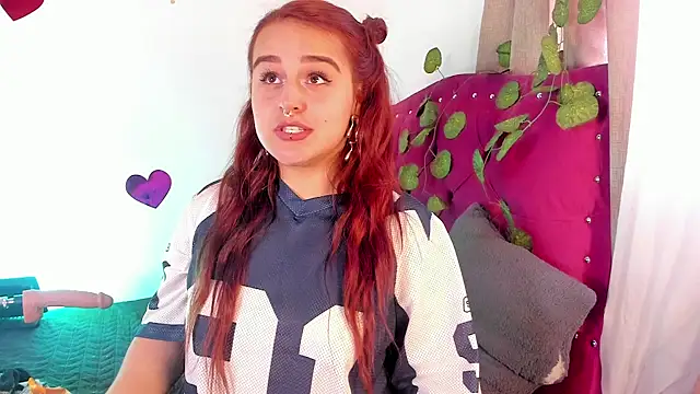 Snapshot of evy_orange1 chatting on 02-25-25, 07:14 evy orange1 online show from 02-25-25, 07:14