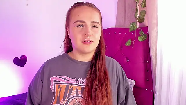 Snapshot of evy_orange1 chatting on 03-10-25, 05:18 evy orange1 online show from 03-10-25, 05:18