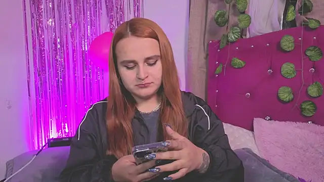 Snapshot of evy_orange1 chatting on 09-14-25, 02:33 evy orange1 online show from 09-14-25, 02:33