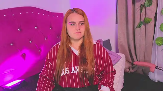 Snapshot of evy_orange1 chatting on 09-29-25, 12:38 evy orange1 online show from 09-29-25, 12:38