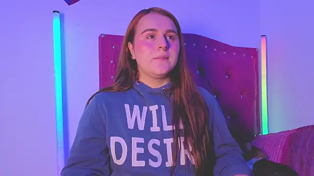 Snapshot of evy_orange1 chatting on 10-18-25, 01:08 evy orange1 online show from 10-18-25, 01:08