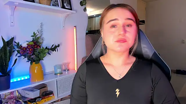 evy orange1 online show from 03-07-26, 01:35