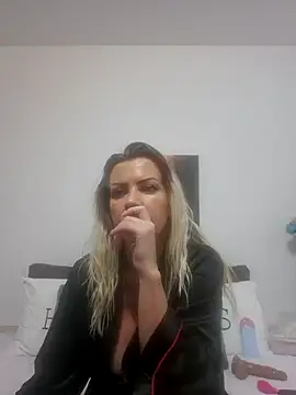 Snapshot of MiaDoll69 chatting on 09-27-25, 05:51 MiaDoll69 online show from 09-27-25, 05:51