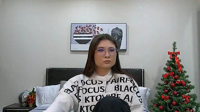 Snapshot of MonicaThompson chatting on 12-23-24, 03:29 MonicaThompson online show from 12-23-24, 03:29