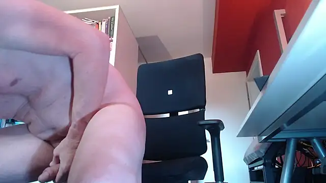 Snapshot of BennyK72 chatting on 09-29-25, 08:08 BennyK72 online show from 09-29-25, 08:08