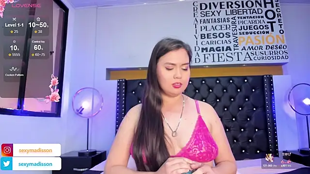 Snapshot of MADISSONLOVE_ chatting on 01-18-25, 03:16 MADISSONLOVE online show from 01-18-25, 03:16