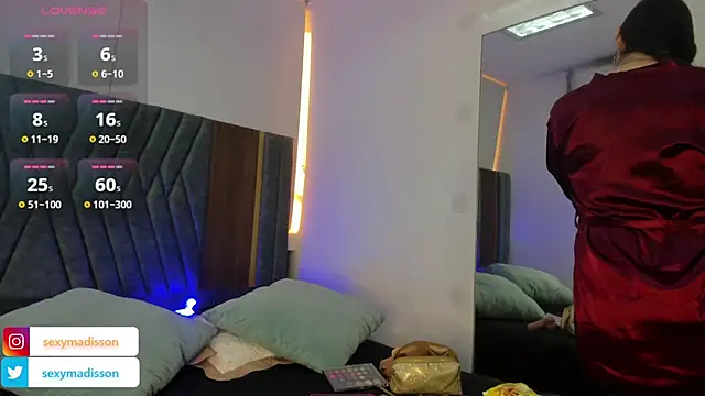 Snapshot of MADISSONLOVE_ chatting on 01-22-25, 12:06 MADISSONLOVE online show from 01-22-25, 12:06