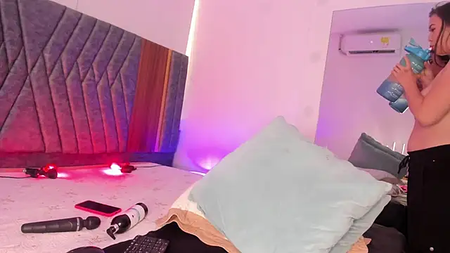 Snapshot of MADISSONLOVE_ chatting on 01-27-25, 06:09 MADISSONLOVE online show from 01-27-25, 06:09