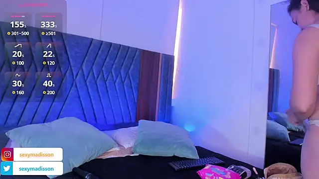 Snapshot of MADISSONLOVE_ chatting on 01-28-25, 12:11 MADISSONLOVE online show from 01-28-25, 12:11