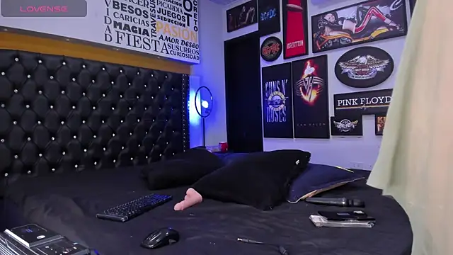 Snapshot of MADISSONLOVE_ chatting on 03-05-25, 12:11 MADISSONLOVE online show from 03-05-25, 12:11