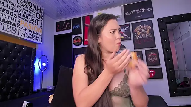 Snapshot of MADISSONLOVE_ chatting on 03-05-25, 03:18 MADISSONLOVE online show from 03-05-25, 03:18