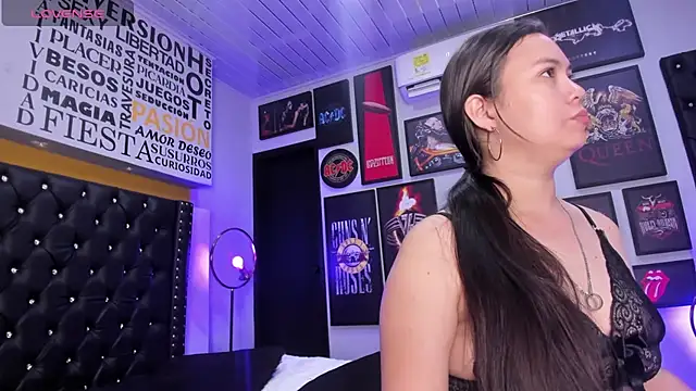 Snapshot of MADISSONLOVE_ chatting on 03-11-25, 12:06 MADISSONLOVE online show from 03-11-25, 12:06