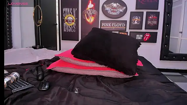 Snapshot of MADISSONLOVE_ chatting on 03-15-25, 06:10 MADISSONLOVE online show from 03-15-25, 06:10