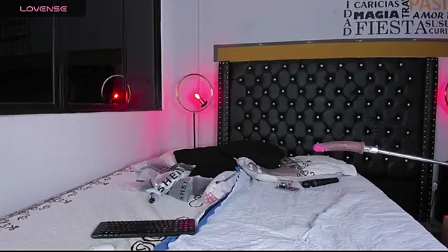 Snapshot of MADISSONLOVE_ chatting on 09-16-25, 03:40 MADISSONLOVE online show from 09-16-25, 03:40