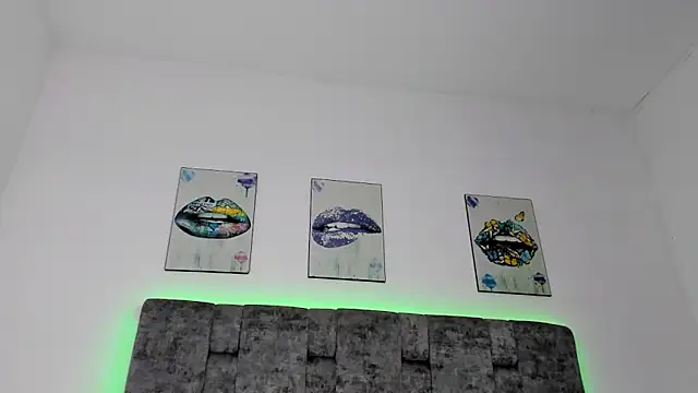 Snapshot of Julifoxx chatting on 03-19-25, 11:03 Julifoxx online show from 03-19-25, 11:03