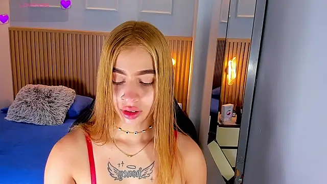 Snapshot of LUCYAMARS1 chatting on 10-22-25, 12:27 LUCYAMARS1 online show from 10-22-25, 12:27