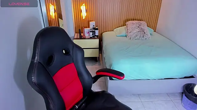 Snapshot of LUCYAMARS1 chatting on 10-28-25, 12:41 LUCYAMARS1 online show from 10-28-25, 12:41