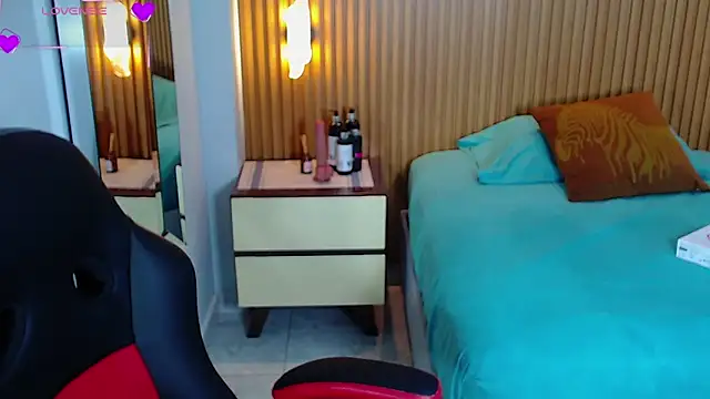 Snapshot of LUCYAMARS1 chatting on 11-12-25, 12:49 LUCYAMARS1 online show from 11-12-25, 12:49