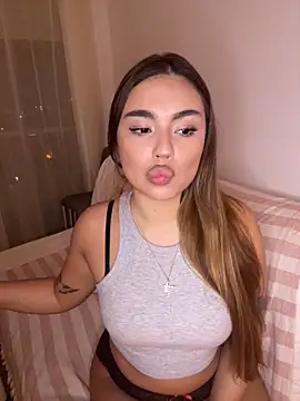 mint melissaaa online show from 12-19-24, 06:12