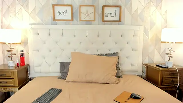 SamanthaFerrer   online show from 12-20-25, 12:12