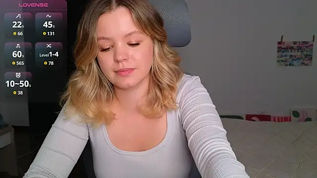 Snapshot of Milana15 chatting on 09-30-25, 11:37 Milana15 online show from 09-30-25, 11:37