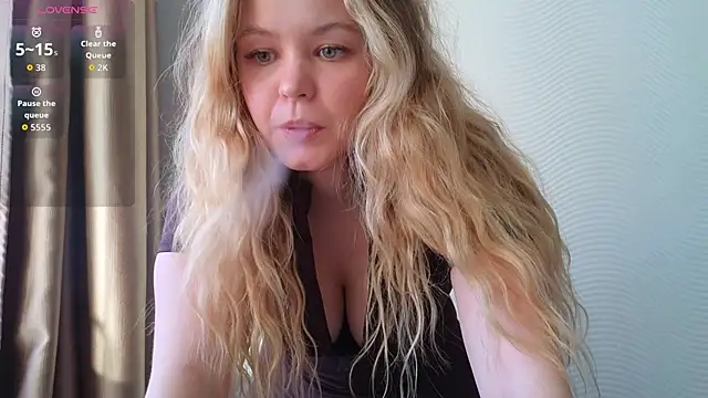 Snapshot of Milana15 chatting on 04-14-26, 02:45 Milana15 online show from 04-14-26, 02:45