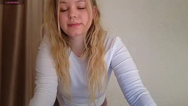 Snapshot of Milana15 chatting on 04-15-26, 04:36 Milana15 online show from 04-15-26, 04:36